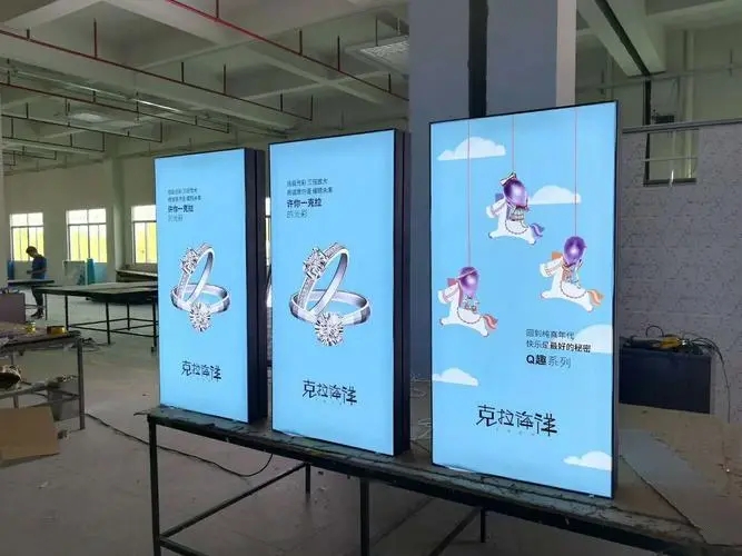 成都广告公司户外广告灯箱定做选什么材料？